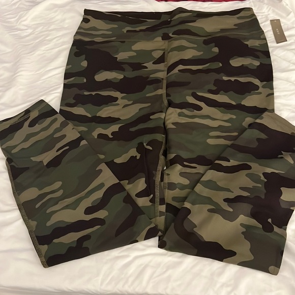 NWT 7/8 high-rise leggings in camo XXL - Picture 2 of 7